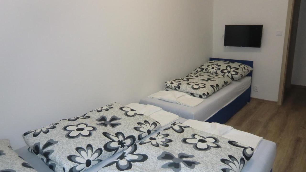 Hu Appartement Praag Buitenkant foto