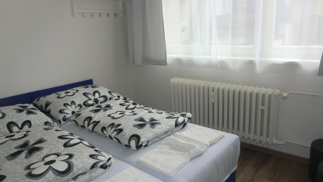 Hu Appartement Praag Buitenkant foto